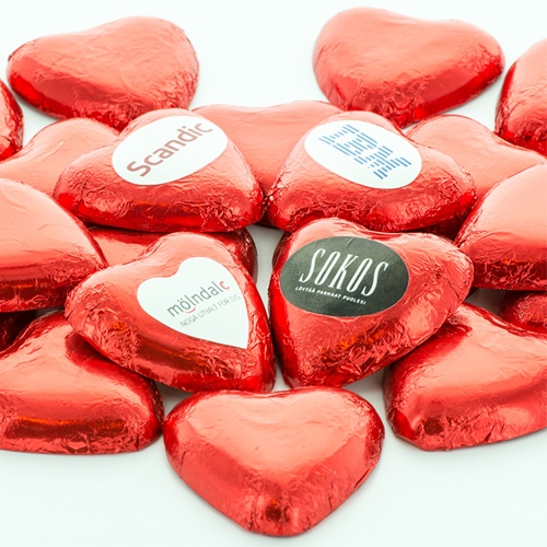 röda chokladhjärtan med etikett